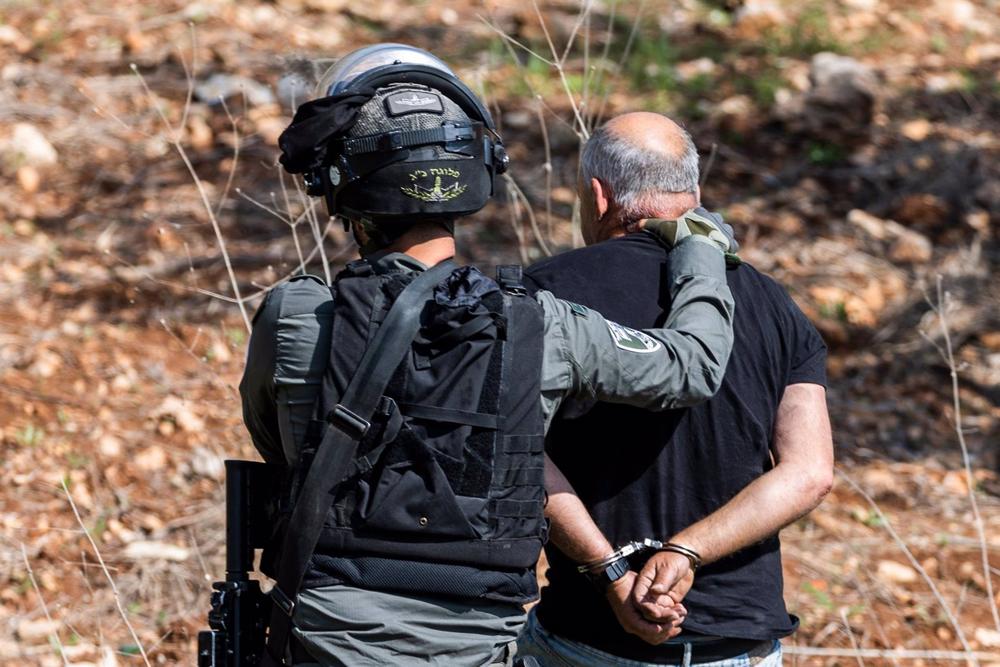 Policía israelí detiene a un manifestante en Huwara (Cisjordania) Policía