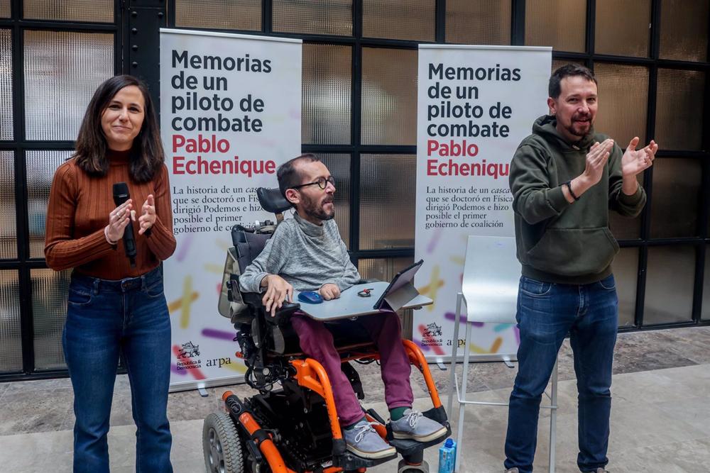 (I-D) La secretaria general de Podemos y ministra de Derechos Sociales y Agenda 2030, Ione Belarra; el portavoz parlamentario de Unidas Podemos en el Congreso, Pablo Echenique; y el exvicepresidente segundo del Gobierno, Pablo Iglesias; durante la present (I-D)