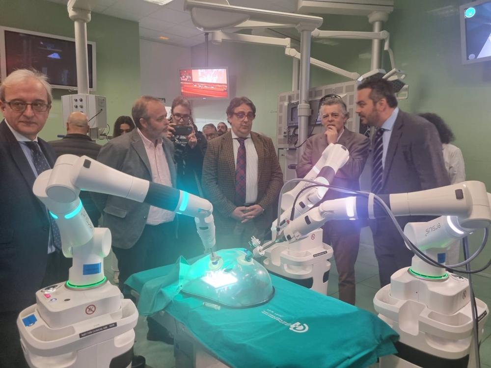 La Junta de Extremadura presenta un nuevo prototipo de cirugía robótica que mejorará la precisión en las intervenciones quirúrgicas La