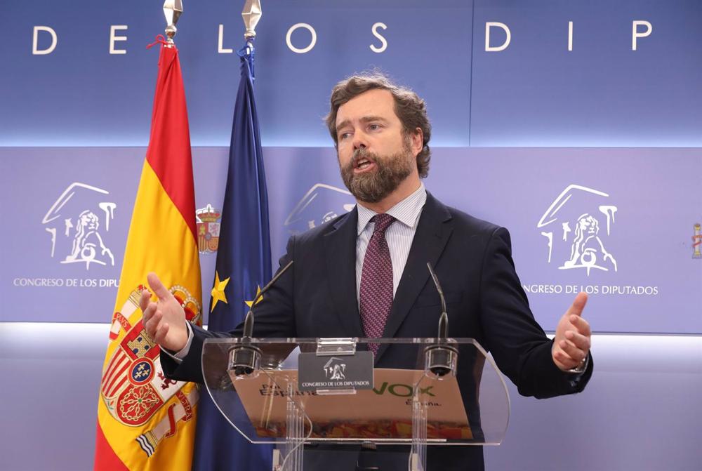 Archivo - El portavoz de Vox en el Congreso, Iván Espinosa de los Monteros, interviene en una rueda de prensa posterior a una Junta de Portavoces, en el Congreso de los Diputados, a 22 de febrero de 2022, en Madrid (España). Archivo