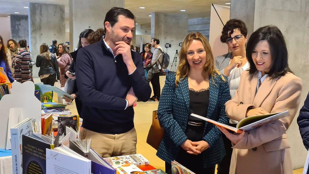 La consejera de Educación y Empleo de la Junta de Extremadura, Esther Gutiérrez, en la inauguración de las Jornadas de Bibliotecas Escolares La