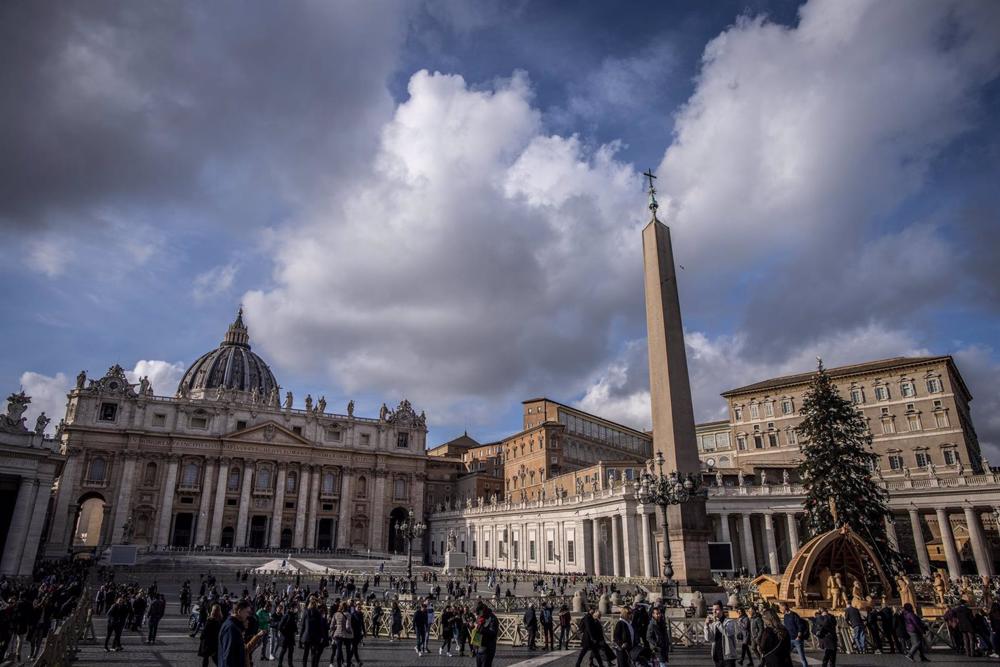 Archivo - 29 December 2022, Vatican, Vatican City: A general view of Saint Peter's Basilica, widely regarded as Christendom's greatest church and located in Vatican City. Photo: Oliver Weiken/dpa Archivo