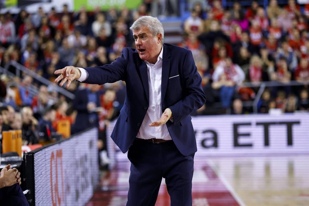 El entrenador del Carplus Fuenlabrada, Óscar Quintana El