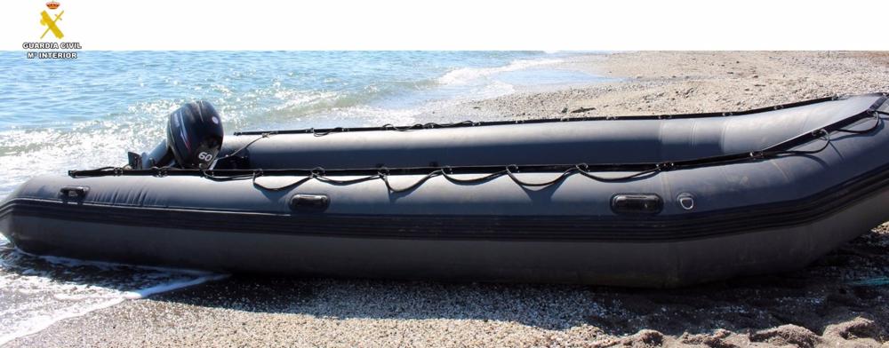 Intervenida una tonelada de hachís en aguas de Almería con ocho detenidos que fueron rescatados por la Guardia Civil Intervenida