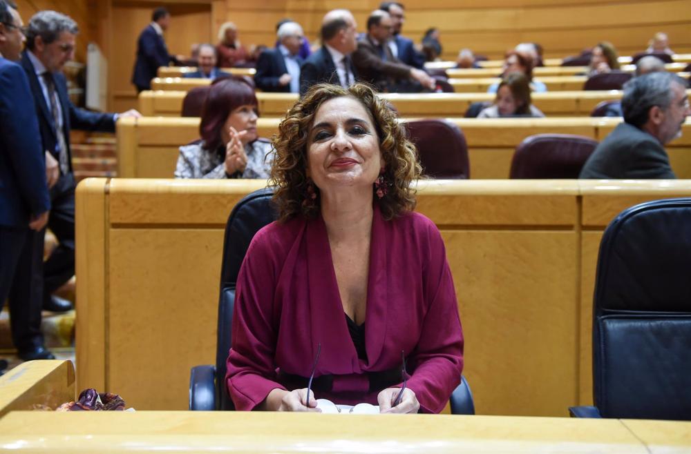 Archivo - La ministra de Hacienda y Función Pública, María Jesús Montero, posa durante el debate de los Presupuestos Generales del Estado (PGE) en el Senado Archivo