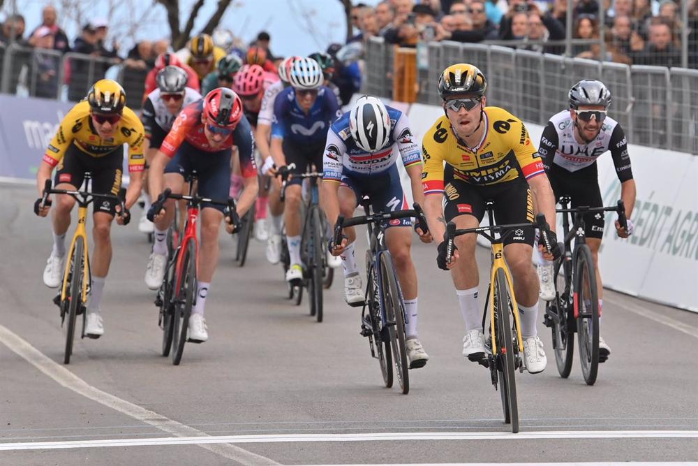 El ciclista esloveno Primoz Roglic (Jumbo-Visma) ganó este jueves la cuarta etapa de la Tirreno-Adriático, disputada entre Greccio y Tortoreto sobre 218 kilómetros El