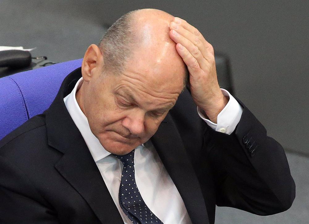 08 February 2023, Berlin: German Chancellor Olaf Scholz follows the speeches after the Chancellor's government statement in the German Bundestag. Photo: Wolfgang Kumm/dpa 08