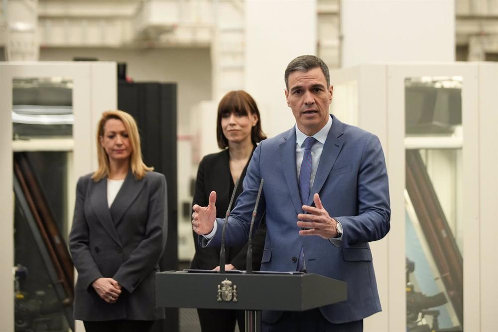 El presidente del Gobierno, Pedro Sánchez, en su visita al superordenador Marenostrum 5 en Barcelona El