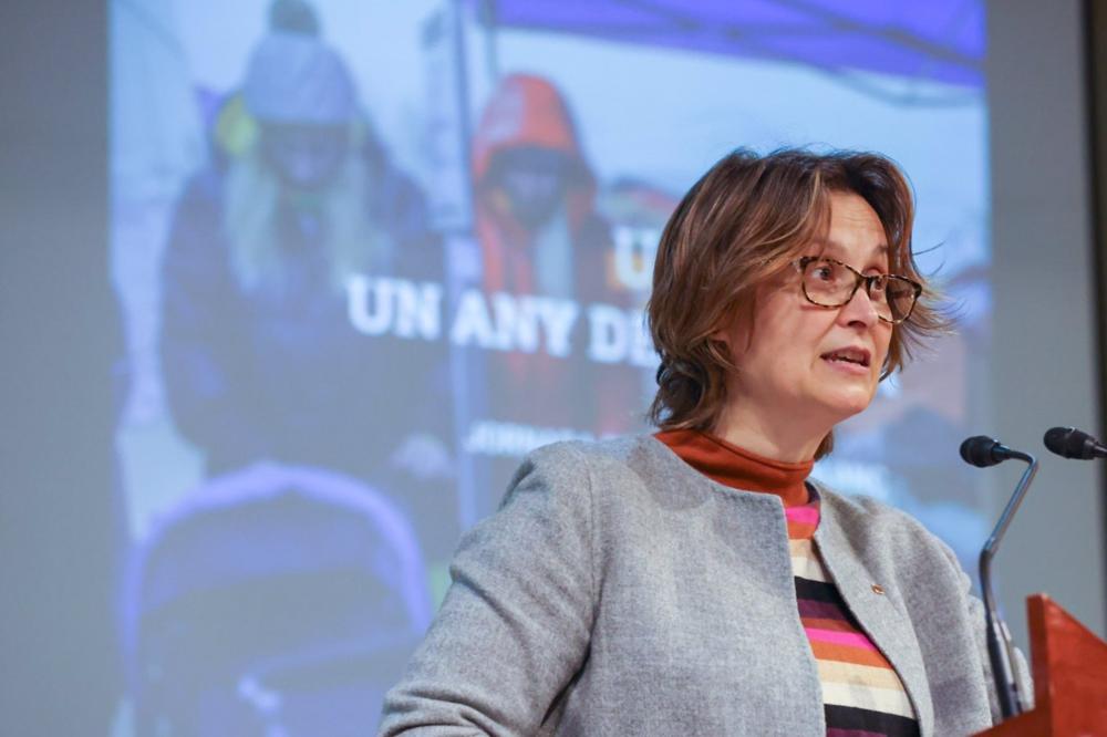 La consellera de Acción Exterior y Unión Europea, Meritxell Serret, durante el discurso de cierre de la jornada 'Ucrania: un año de guerra'. La