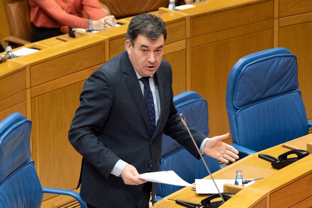 Archivo - El conselleiro de Cultura, Educación, FP e Universidades, Román Rodríguez. Foto de archivo Archivo