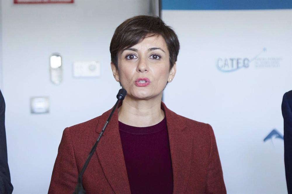 Archivo - La ministra de Política Territorial y portavoz del Gobierno, Isabel Rodríguez, durante la visita a las empresas Solar Mems Technologies y la empresa Fada-Catec en el Parque Aerópolis (Sevilla), a 19 de enero de 2023 en Sevilla (Andalucía, España Archivo
