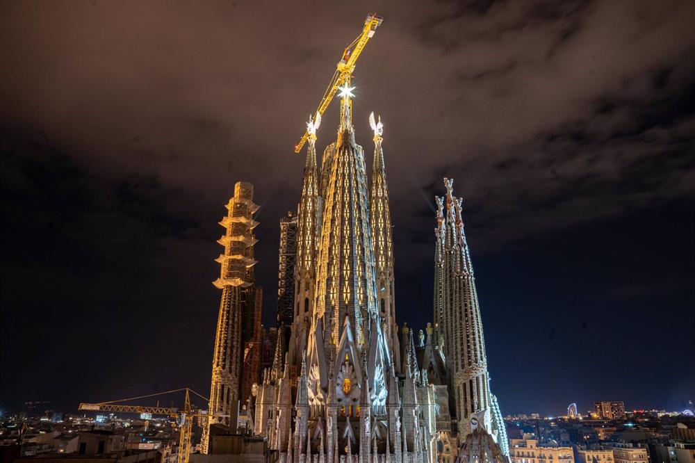 Archivo - La Basílica de la Sagrada Familia, a 16 de diciembre de 2022, en Barcelona, Catalunya (España). Archivo