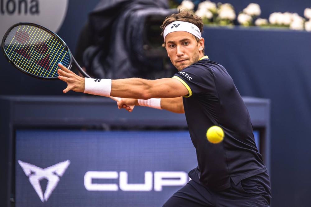 Archivo - 22 April 2022, Spain, Barcelona: Norwegian tennis player Casper Ruud in action against Spain's Pablo Carreno Busta during their men's singles round of 16 match at the Barcelona Open tournament. Photo: Matthias Oesterle/ZUMA Press Wire/dpa Archivo
