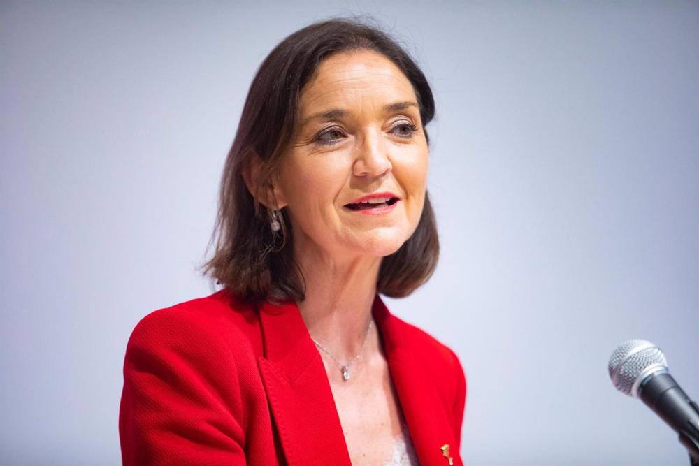 La ministra de Industria, Comercio y Turismo, Reyes Maroto, interviene durante la firma de la resolución del concurso de la parcela de Nissan en Zona Franca, a 13 de marzo de 2023, en Barcelona, Catalunya (España). El Consorcio de la Zona Franca de Barcel La