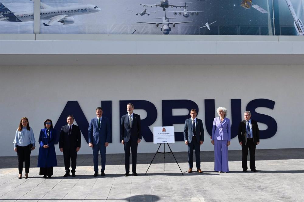 Autoridades participan en la celebración del centenario de CASA en las instalaciones de Airbus en Getafe. Autoridades