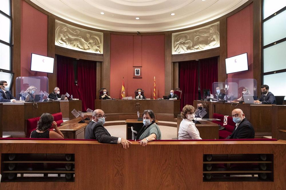 Archivo - Juicio en el Tribunal Superior de Justicia de Catalunya (TSJC) a los exmiembros de la Mesa del Parlament Anna Simó (ERC), Ramona Barrufet, Lluís Corominas y Lluís Guinó (JxSí), y la exdiputada de la CUP Mireia Boya, en Barcelona el 21 de julio d Archivo
