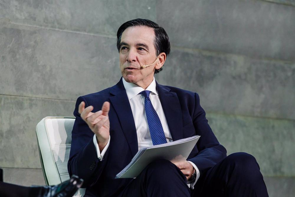 El presidente de Inverco, Ángel Martínez Aldama, interviene en la mesa redonda: 'Inversión sostenible', durante el encuentro Finresp 2023, en el Auditorio Rafael del Pino, a 1 de marzo de 2023, en Madrid (España). El encuentro se enmarca bajo el título, ' El