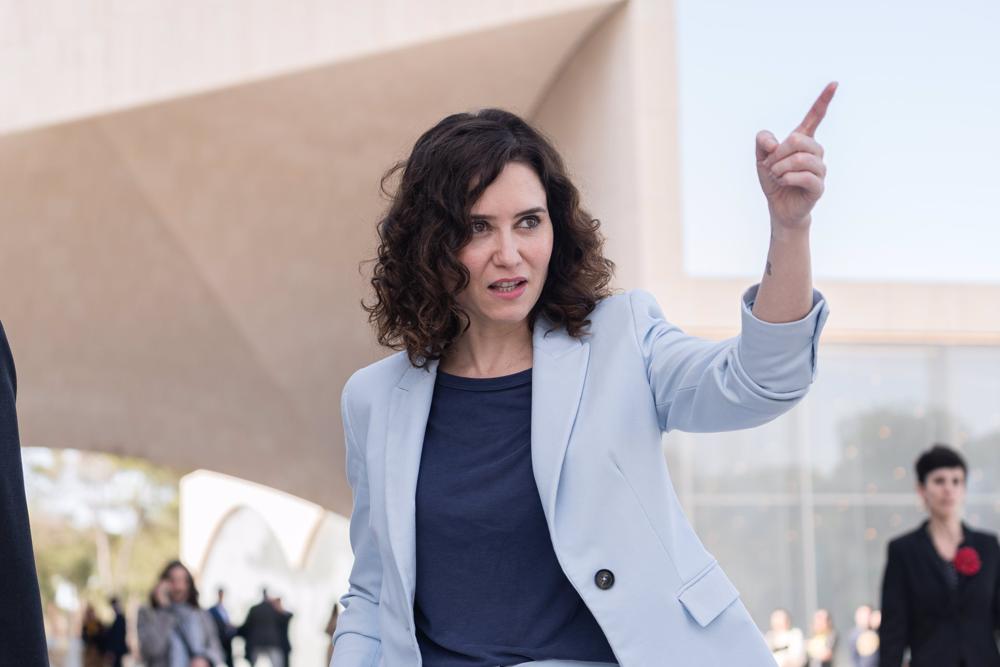 La presidenta de la Comunidad de Madrid, Isabel Díaz Ayuso, a su salida de la presentación de la nueva Estrategia de Digitalización de la Administración autonómica, en el IESE Business School Camino Cerro del Águila, a 10 de marzo de 2023, en Madrid (Espa La