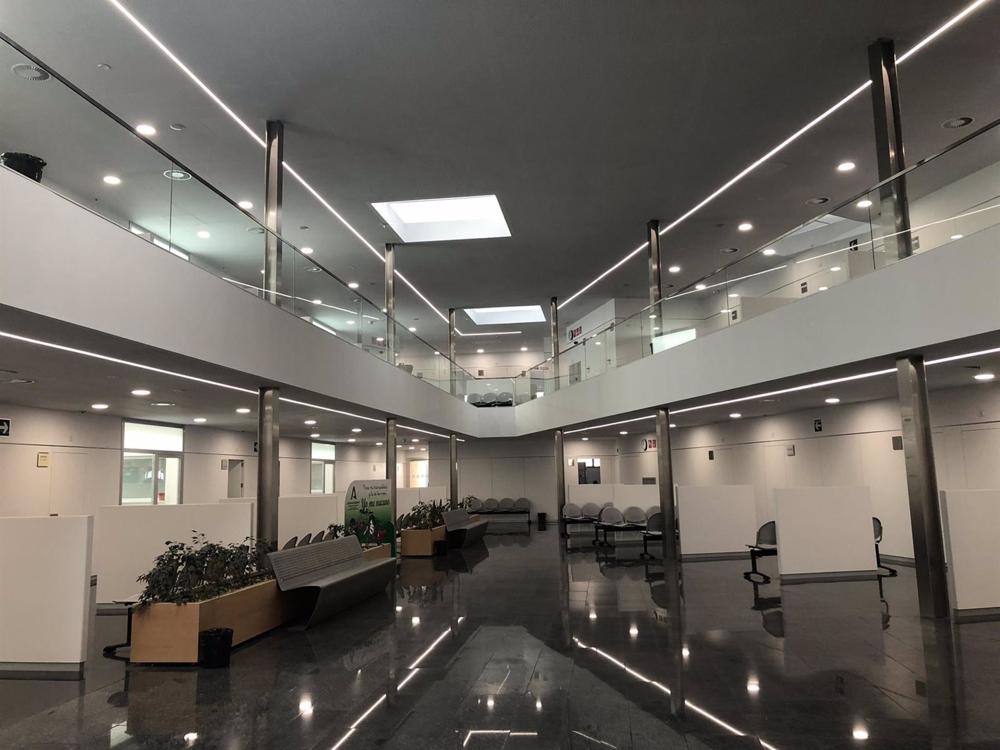 Archivo - Sala de espera de Centro de Salud de Isla Chica. Archivo