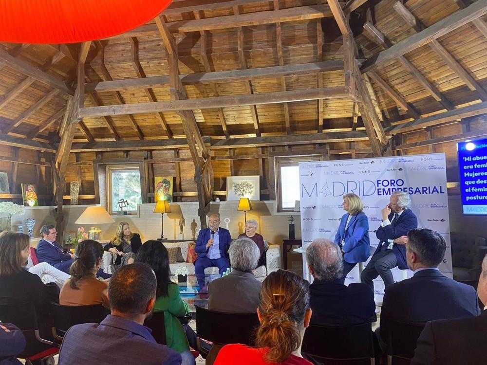 El periodista Ángel Expósito presenta su libro 'Mi abuela sí que era feminista' El