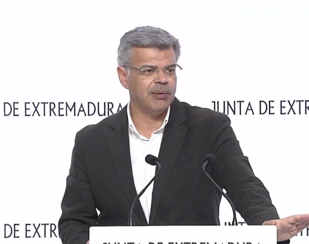 El portavoz de la Junta de Extremadura, Juan Antonio González, en rueda de prensa El
