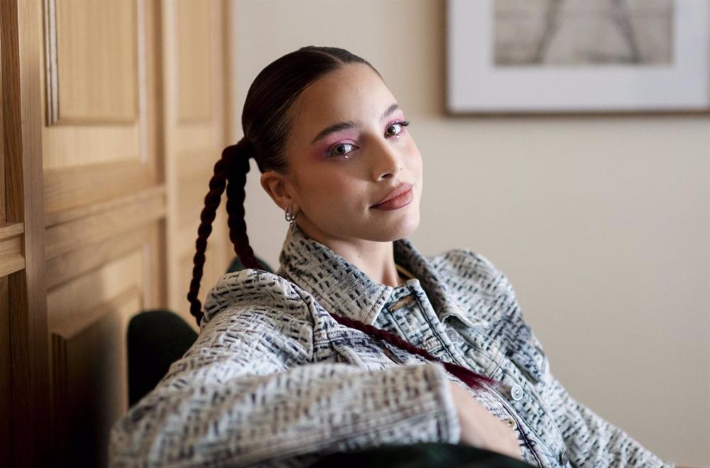 La cantante argentina Emilia Mernes posa durante una entrevista para Europa Press, en el Hotel Bless, a 15 de marzo de 2023, en Madrid (España). La