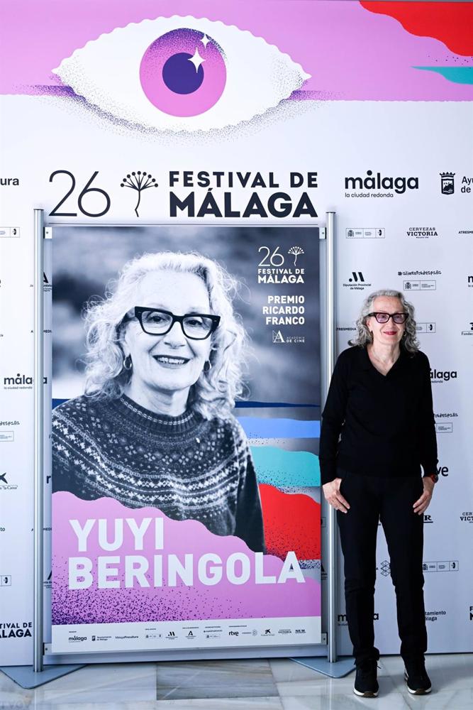 La script Yuyi Beringola, Premio Ricardo Franco-Academia de Cine en el 26 Festival de Cine de Málaga. La