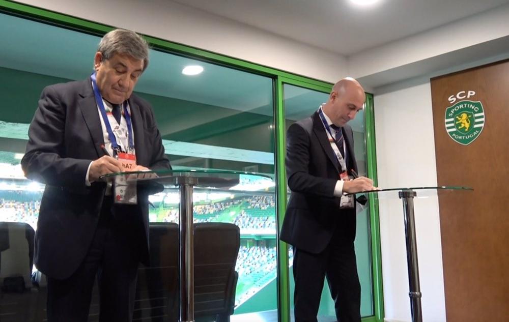 Archivo - Luis Rubiales, presidente de la RFEF, y Fernando Gomes, presidente de la FPF Archivo