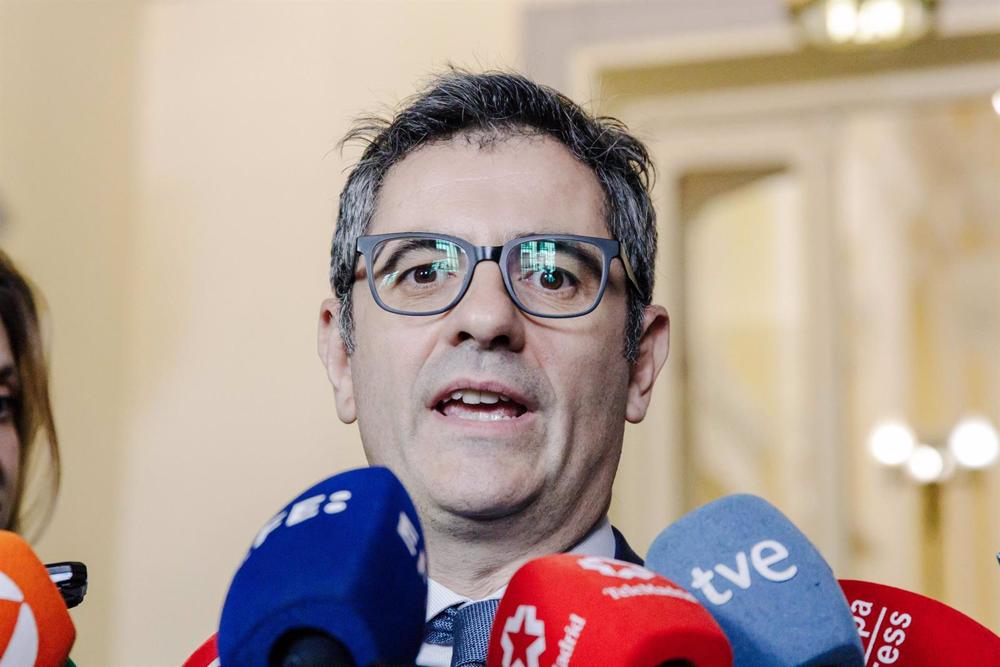 El ministro de la Presidencia, Relaciones con las Cortes y Memoria Democrática, Félix Bolaños, atiende a medios a su llegada a una visita institucional al Consejo de Estado, a 10 de marzo de 2023, en Madrid (España). El