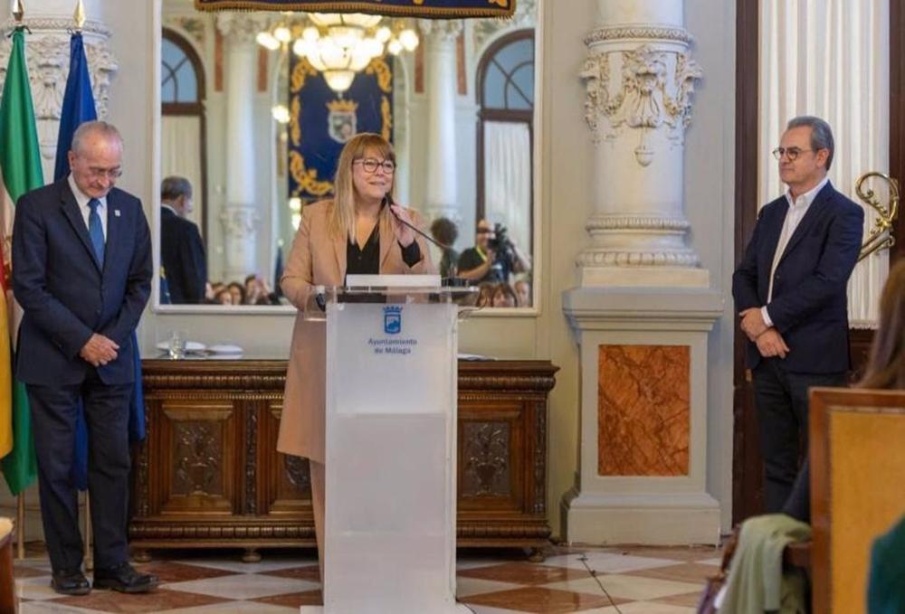 La consellera de Cultura, Natàlia Garriga, recibe como representante de la Generalitat la Biznaga de Honor del Festival de Málaga La