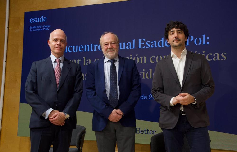 De Izda. A Dcha.: Mario Lara, Director De Esade Madrid; José Manuel Bar Cendón, Secretario De Estado De Educación, Y Toni Roldán, Director De Esade Ecpol, Antes Del Encuentro “Mejorar La Educación Con Políticas Basadas En La Evidencia” De