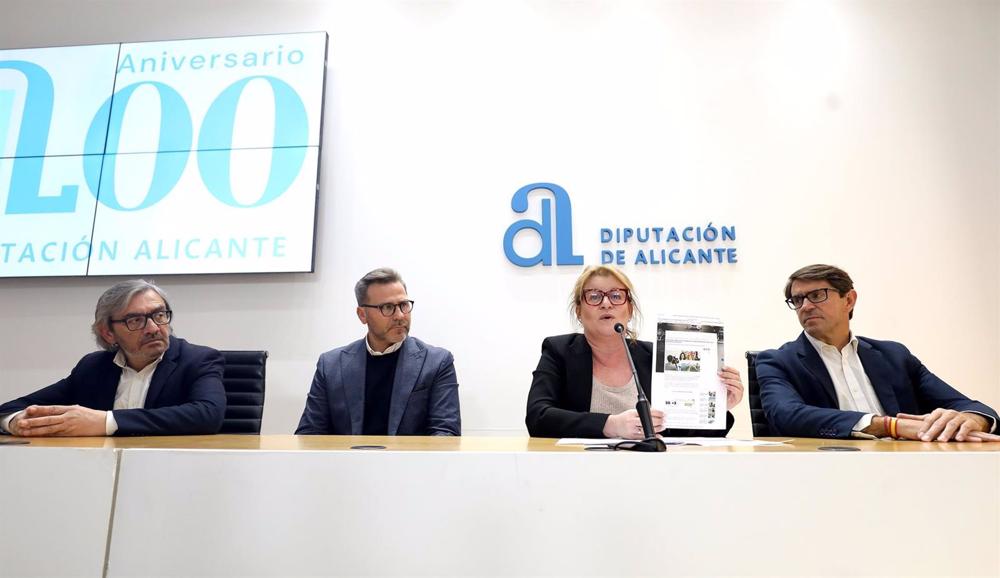 La vicepresidenta segunda y portavoz del equipo de gobierno de la Diputación de Alicante, Ana Serna, y los diputados Javier Sendra, Alejandro Morant y Juan de Dios Navarro La
