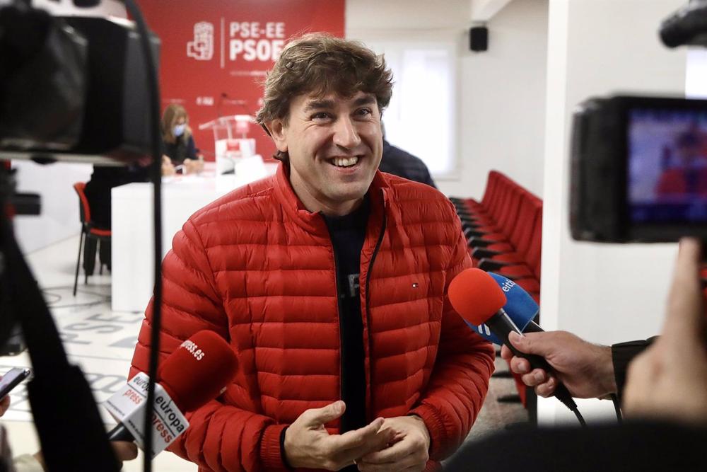 Archivo - El candidato a la Secretaria General del PSE-EE Eneko Andueza, a 30 de octubre de 2021, en Éibar, Guipúzcoa, País Vasco (España). Archivo