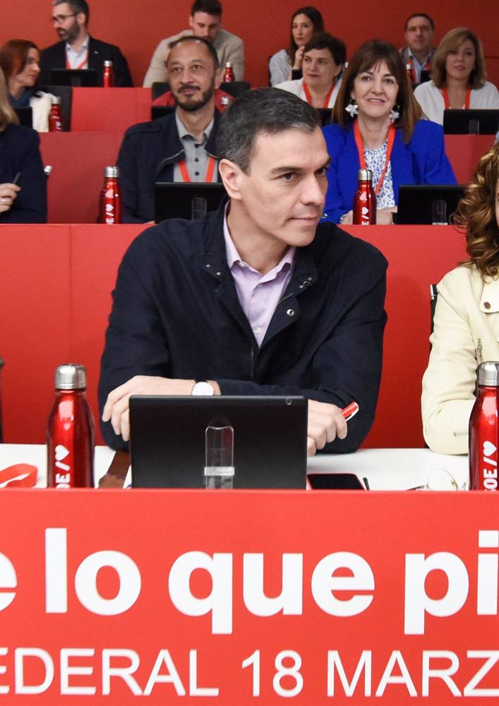 El secretario general del PSOE y presidente del Gobierno, Pedro Sánchez, durante la reunión del Comité Federal 'Defiende lo que piensas', en la sede federal del PSOE, a 18 de marzo de 2023, en Madrid (España). El