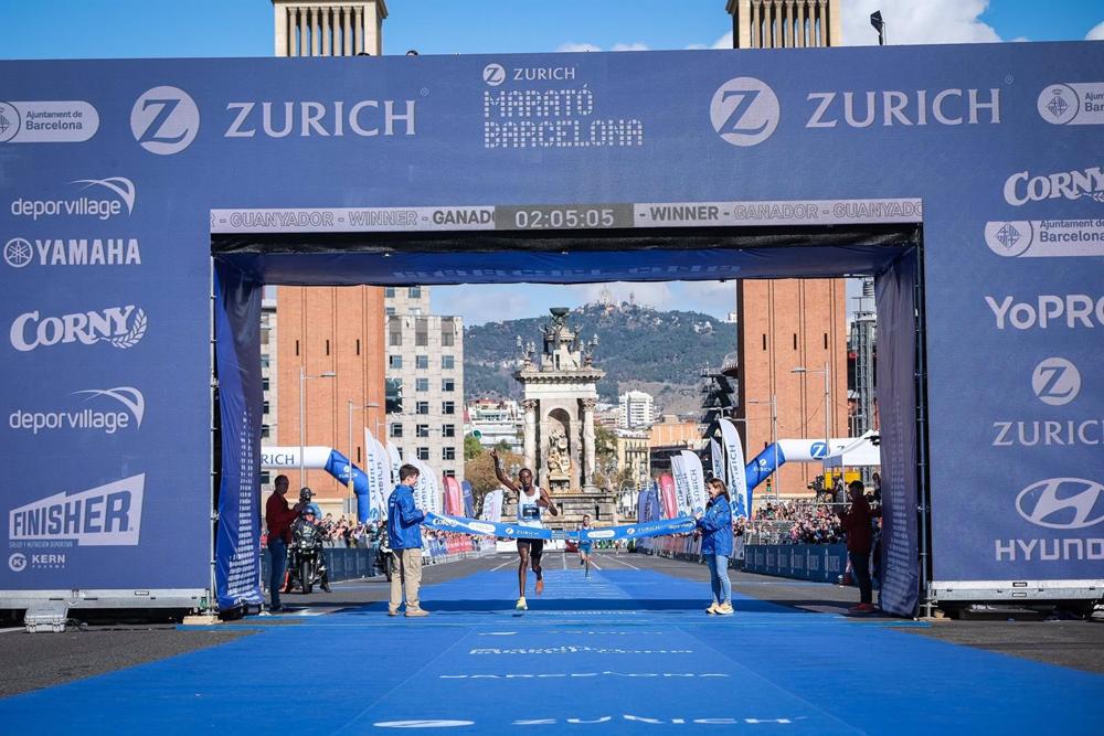 El bareiní Marius Kimutai vence en la 44ª edición del Zurich Marató Barcelona El