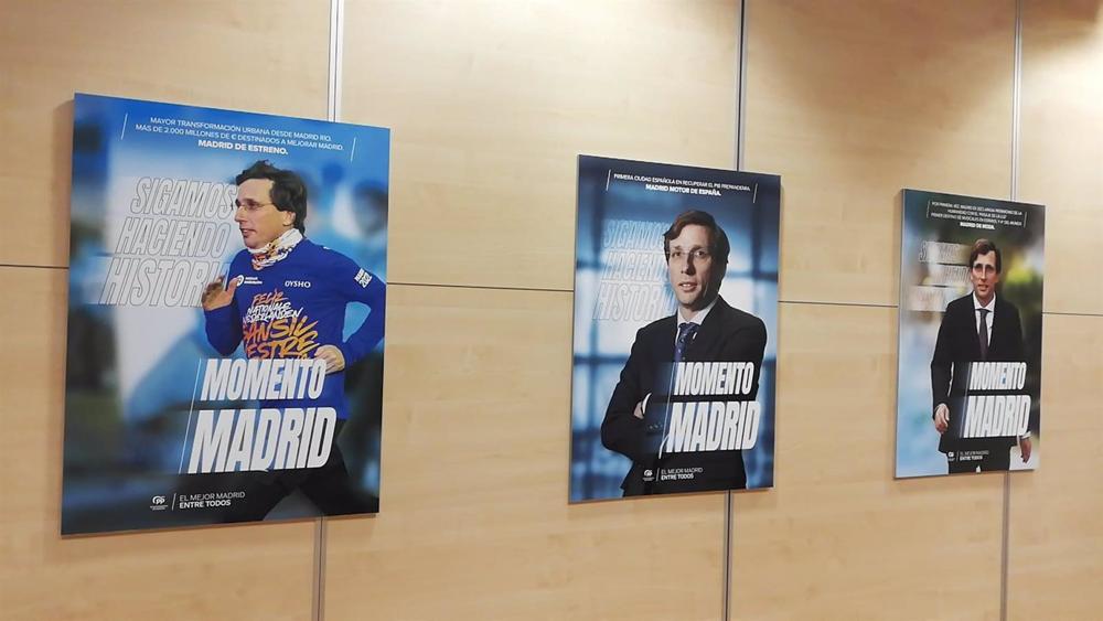 Carteles de la campaña electoral con el lema 'Momento Madrid' con el que el actual alcalde, José Luis Martínez Almeida, y candidato a la Alcaldía de Madrid concurrirá el 28M Carteles