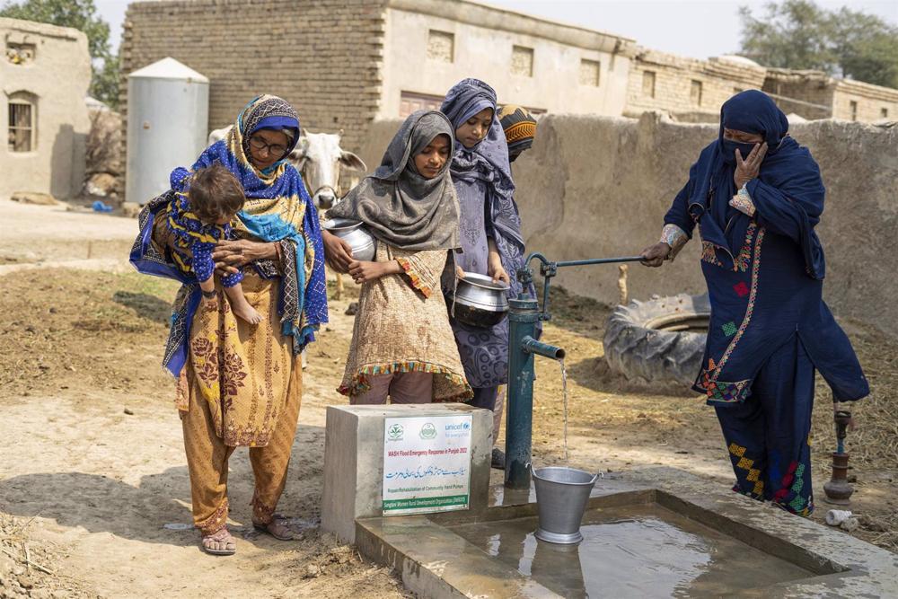 UNICEF warns that more than 10 million people remain without safe water after floods in Pakistan