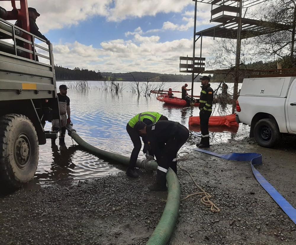 Ejercicio de emergencia ambiental en el embalse de Portodemouros. Ejercicio