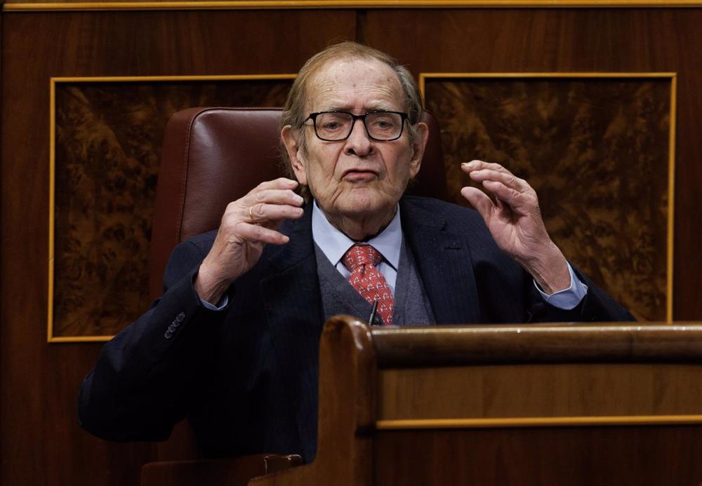 El candidato de la moción de censura, el profesor y economista Ramón Tamames, interviene durante el debate de la moción de censura El