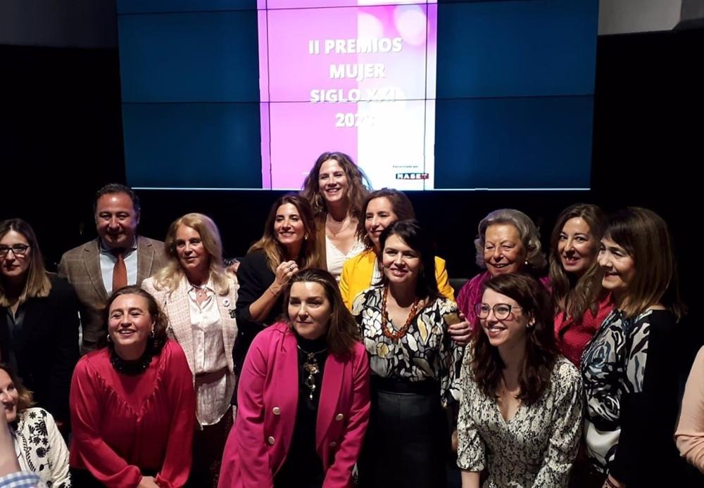 Ricardo Sánchez, Ana Mestres, Ana Matas, Victoria Cañal, junto a las premiadas. Ricardo