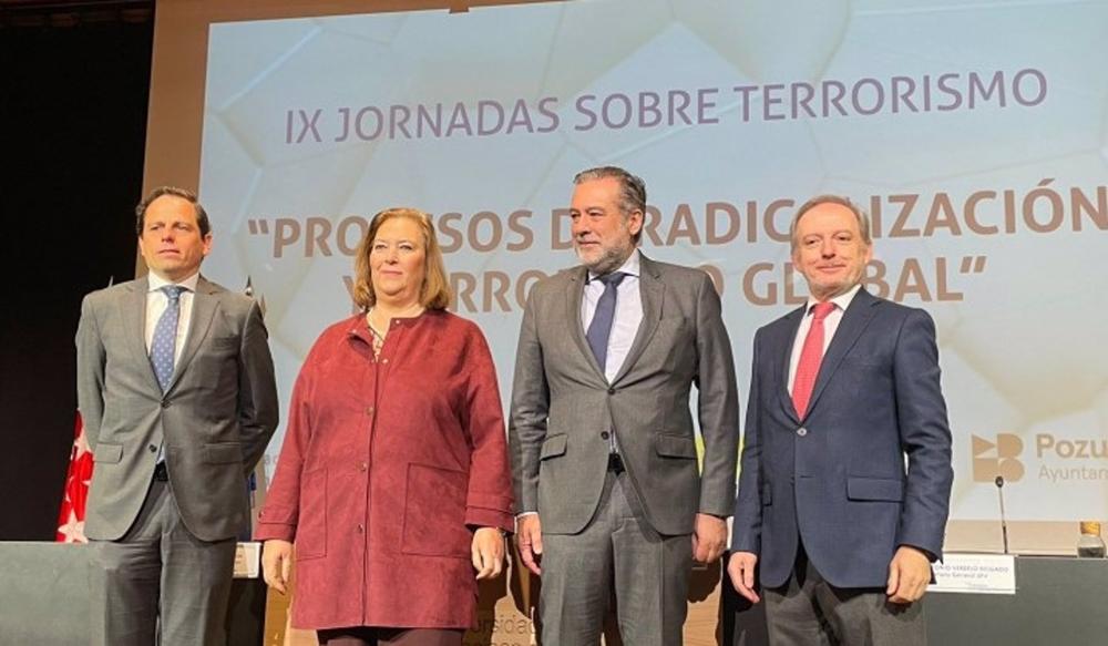 El Tercer Teniente De Alcalde De Pozuelo De Alarcón, Pablo Gil; La Presidenta De La AVT, Maite Araluce; El Consejero De Presidencia, Justicia, Interior Y Víctimas De La CAM, Enrique López Y El Secretario General De La UFV, José Antonio Verdejo. El