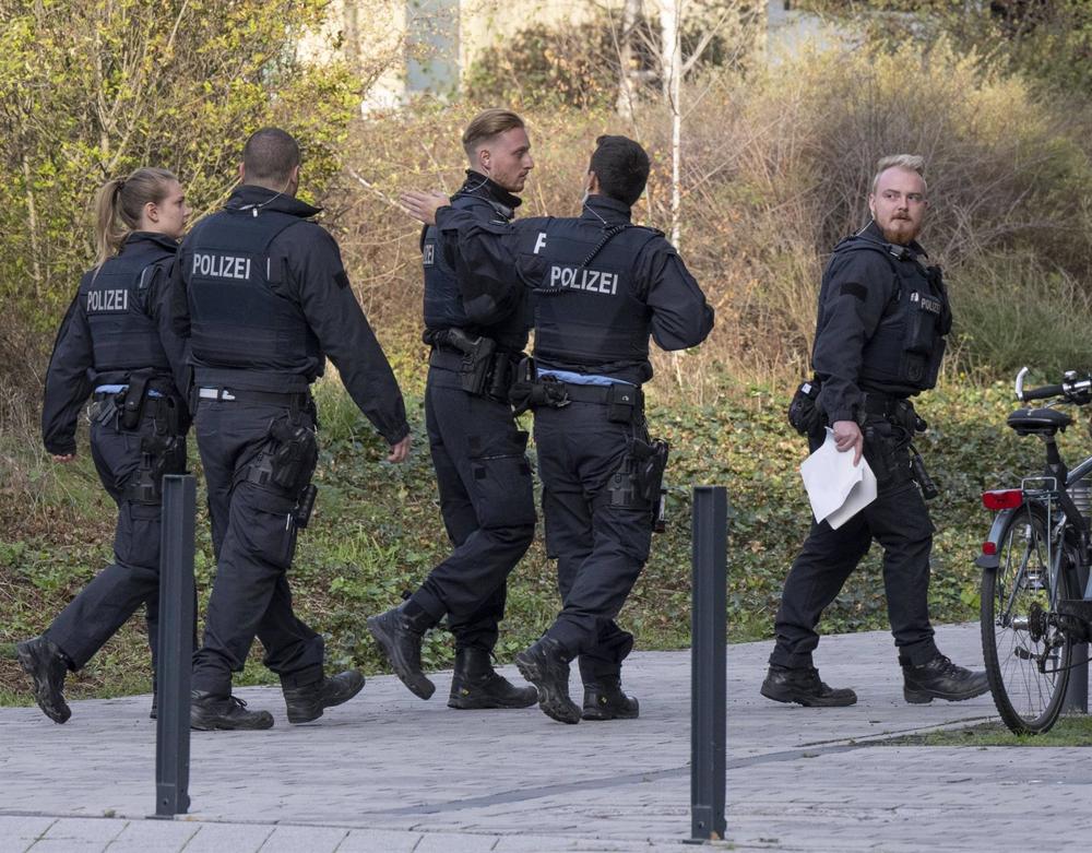 Agente di polizia tedesco ferito in una sparatoria durante un raid contro un gruppo di estremisti di destra