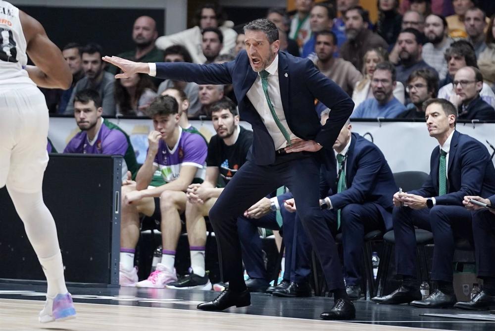 Archivo - COMUNICADO: La firma española de moda masculina Boston viste al equipo técnico del Unicaja Baloncesto Archivo