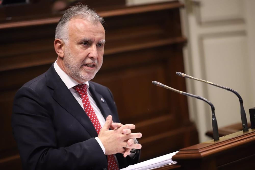 El presidente de Canarias, Ángel Víctor Torres, comparece en el Parlamento de Canarias El