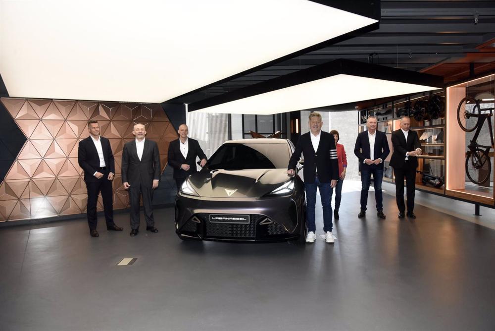 El presidente de Seat, Wayne Griffiths, interviene en la presentación de los resultados de la compañía automovilística de 2022, en Casa Seat, a 22 de marzo de 2023, en Barcelona, Cataluña, (España). El