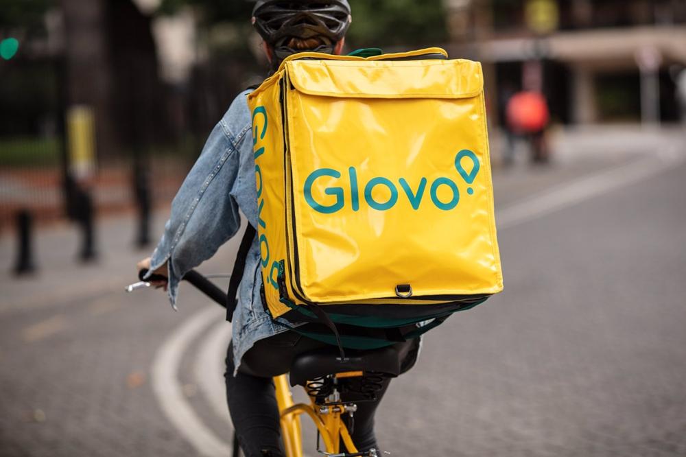 Archivo - Un rider de Glovo Archivo