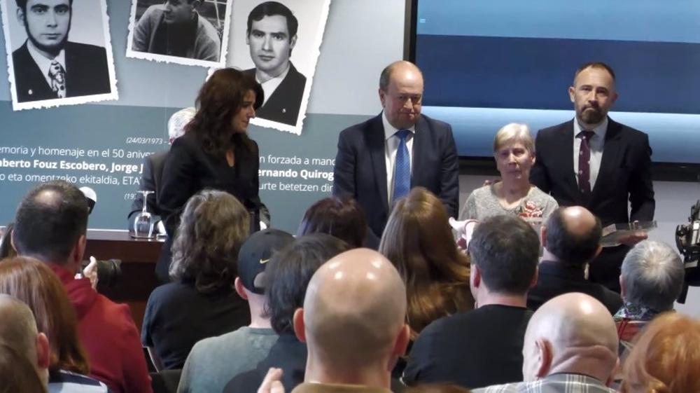 La ceremonia ha sido el primer acto conjunto entre el Gobierno Vasco, a través del Instituto de la Memoria, la Convivencia y los Derechos Humanos-Gogora, y el Centro Memorial de Víctimas del Terrorismo La