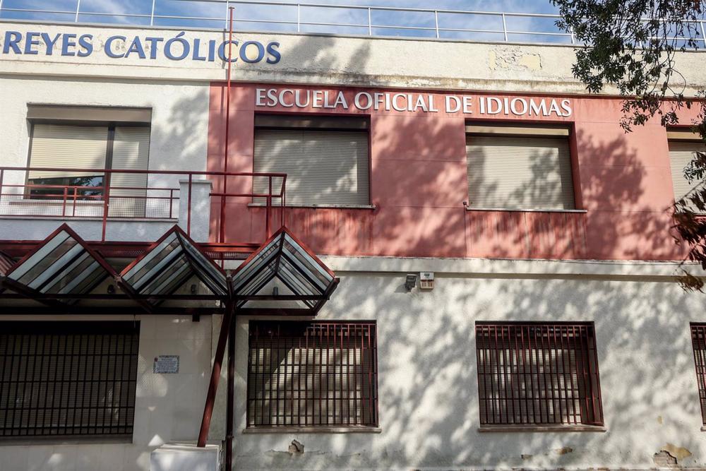 Archivo - Edificio de la Escuela Oficial de Idiomas, a 16 de agosto de 2022, en Pozuelo de Alarcón, Madrid (España). Archivo