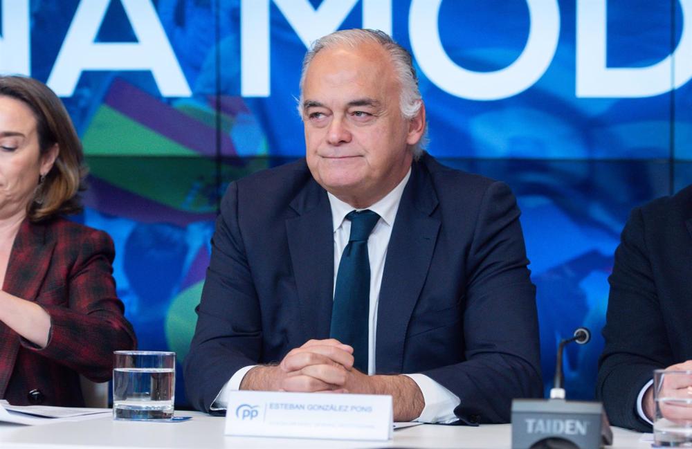 Archivo - El vicesecretario general institucional del PP, Esteban González Pons, en una foto de archivo en la Junta Directiva Nacional del PP. Archivo
