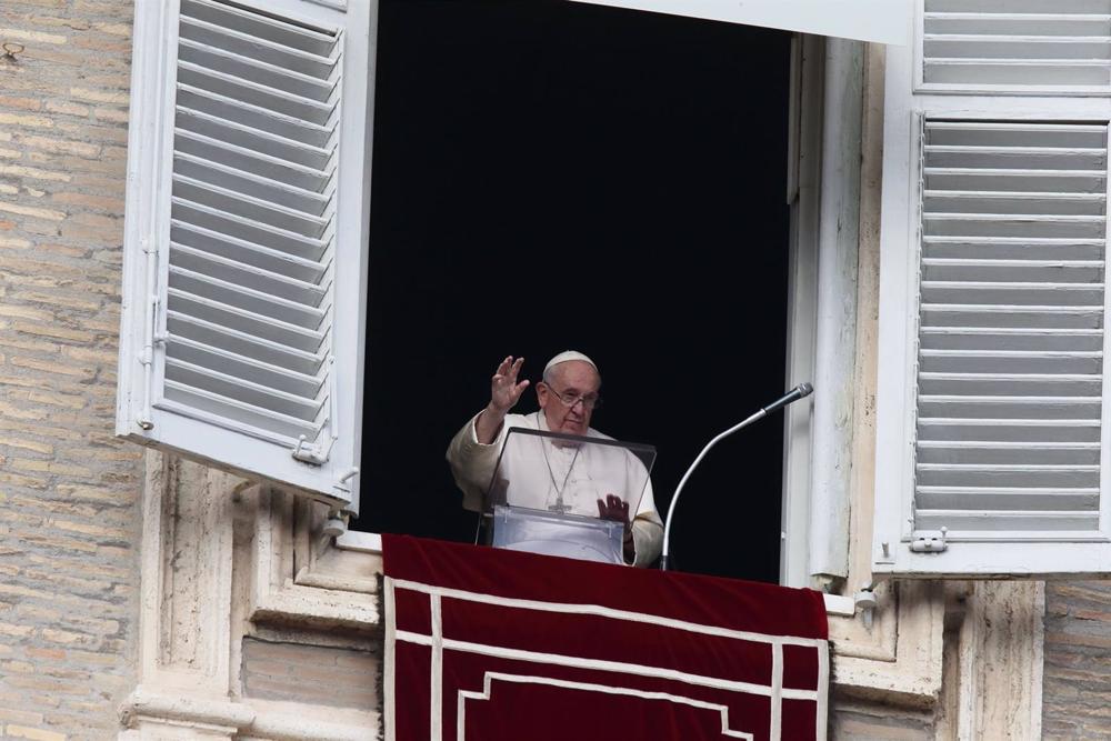 Archivo - El Papa Francisco en el Ángelus. Archivo